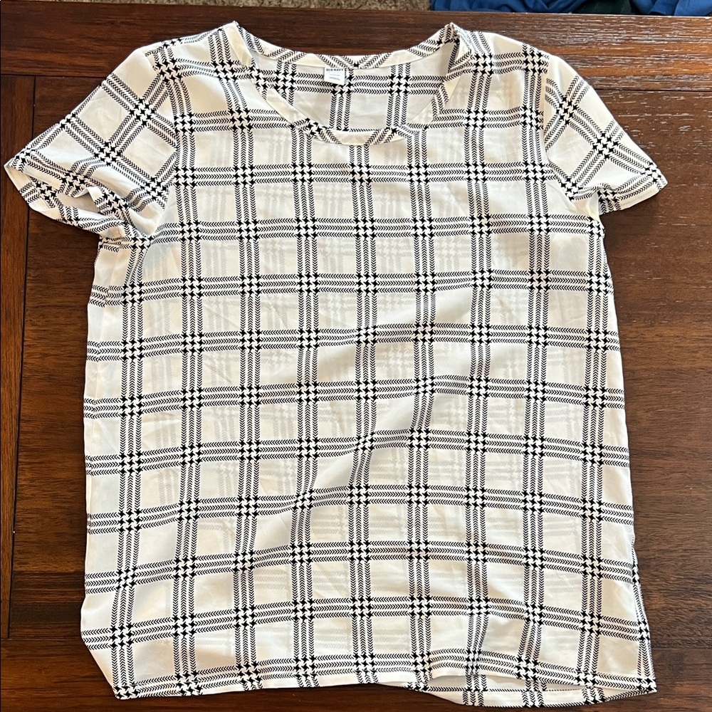 Old Navy Black and Cream Patterned Top